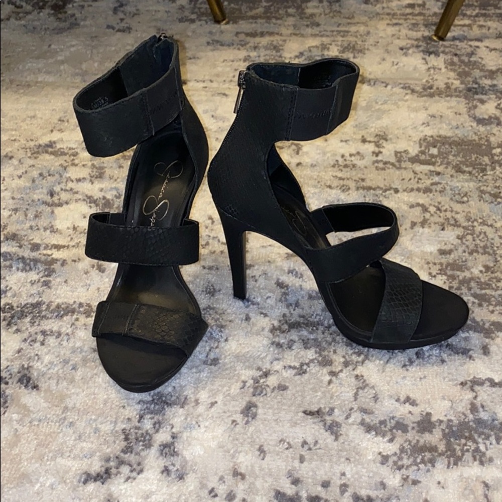 Shoes - Picture 2 of 4